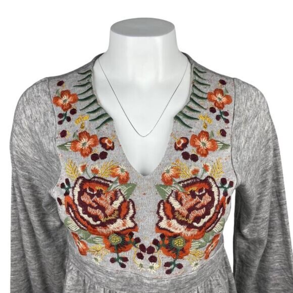 THML Anthropologie Boho V Neck Floral Embroidered Top Sz XS Gray - Picture 2 of 5